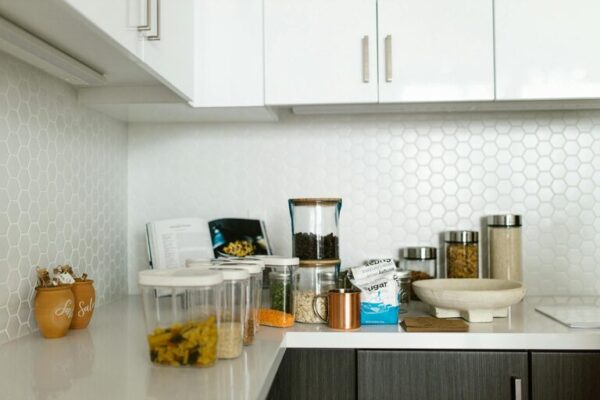 Easy Tips for Organizing a Clutter-Free Kitchen Space